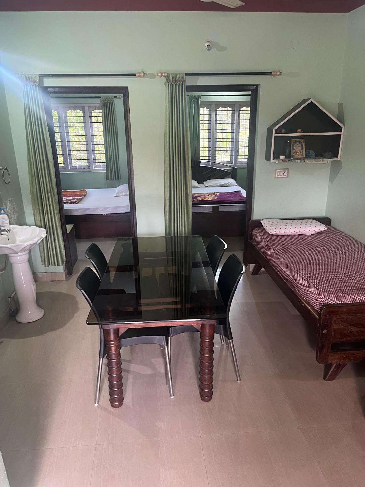 Eshwarkrupa Homestay Madikeri Eksteriør bilde