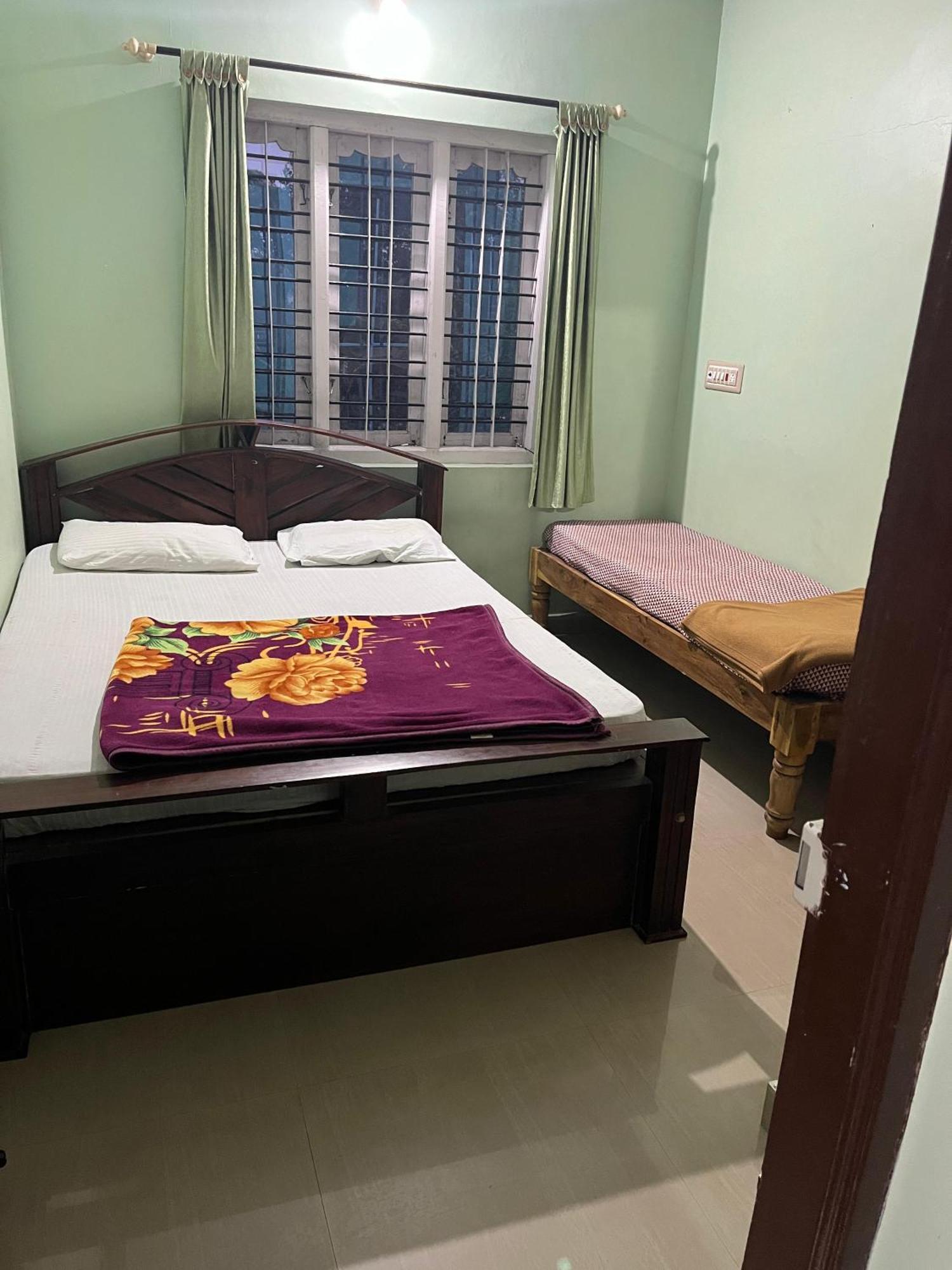 Eshwarkrupa Homestay Madikeri Eksteriør bilde