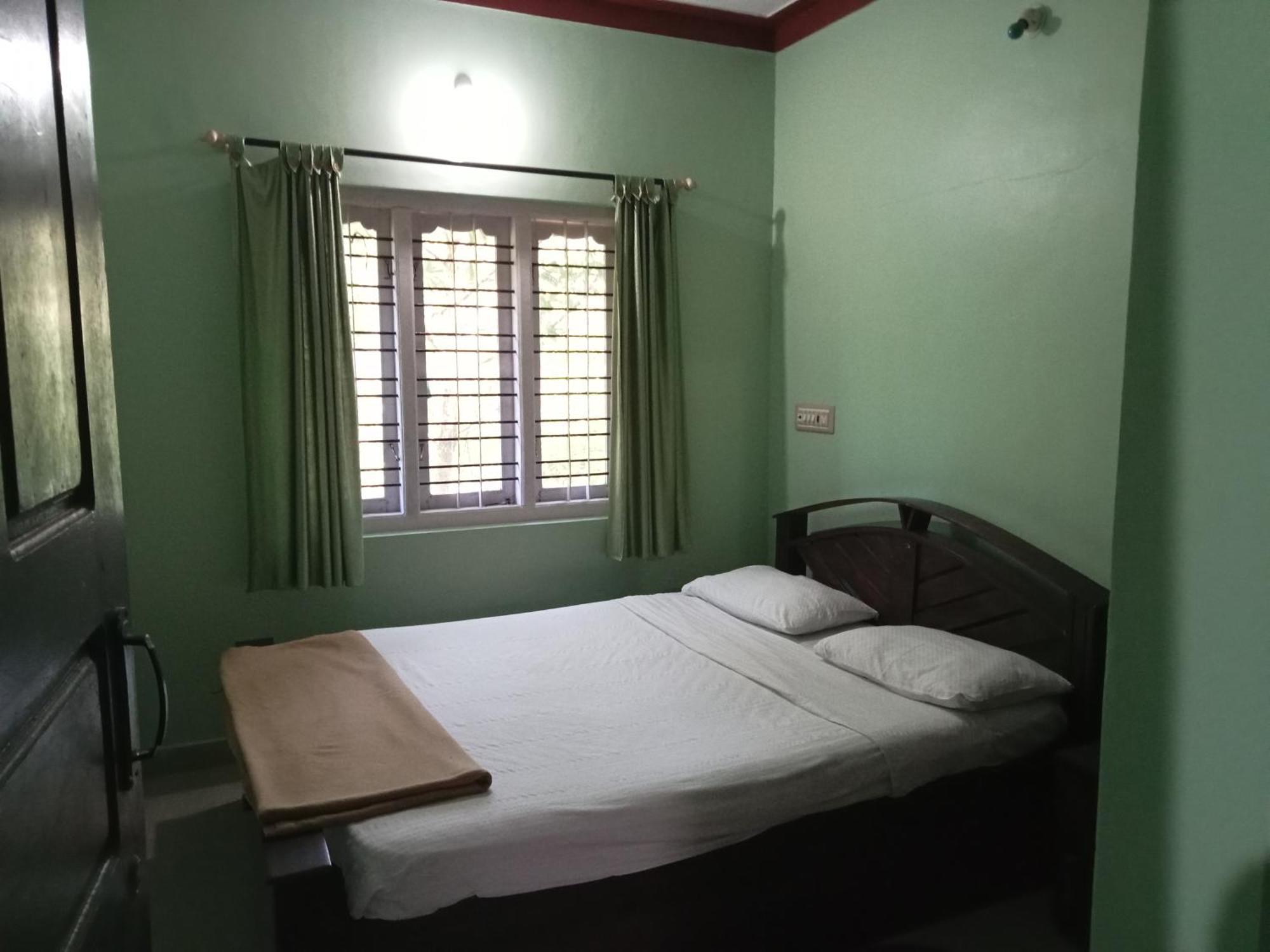 Eshwarkrupa Homestay Madikeri Eksteriør bilde