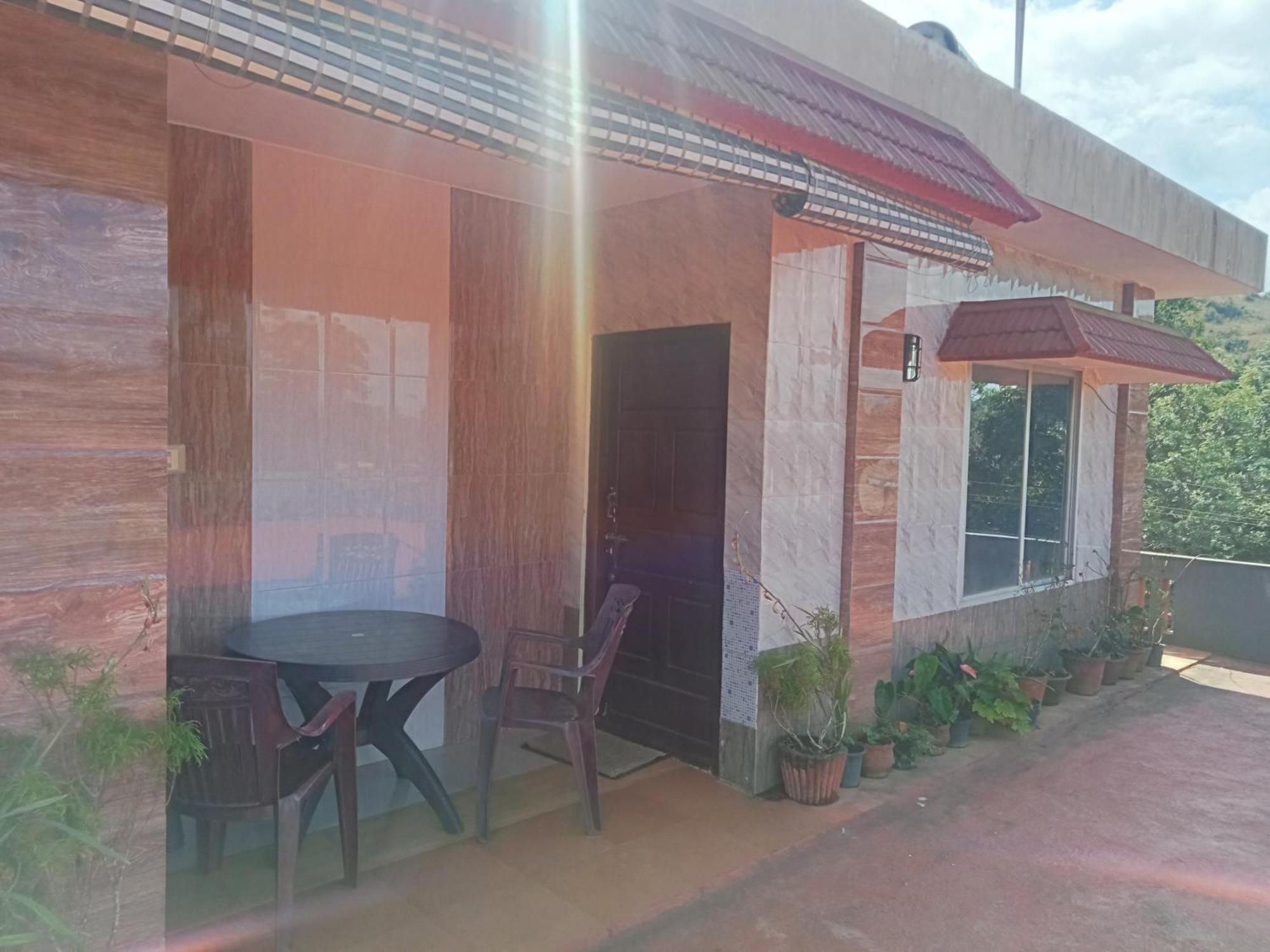 Eshwarkrupa Homestay Madikeri Eksteriør bilde